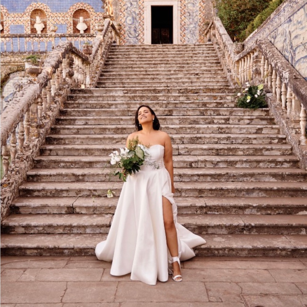 Classic strapless Mikado gown from South African designer Elizabeth Gillis.